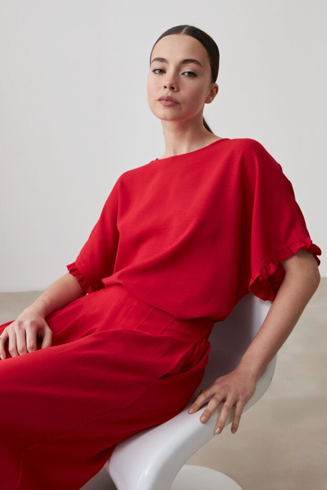 Blusa manga corta con volados rojo