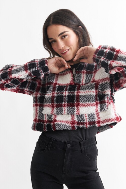Buzo crop en corderito estampado NEGRO