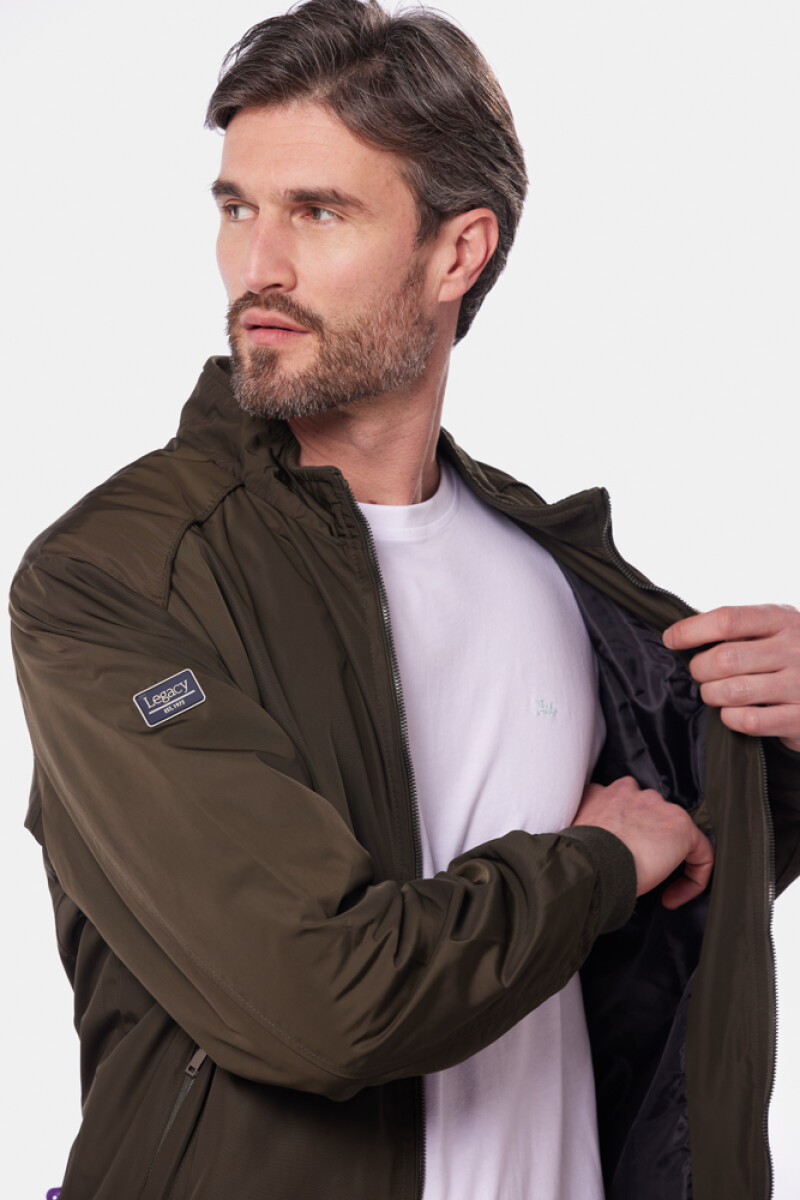 CAMPERA LIVIANA CON PUÑOS - Verde 