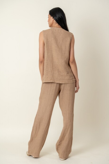 CONJUNTO CHALECO Y PANTALON MIRTO Camel