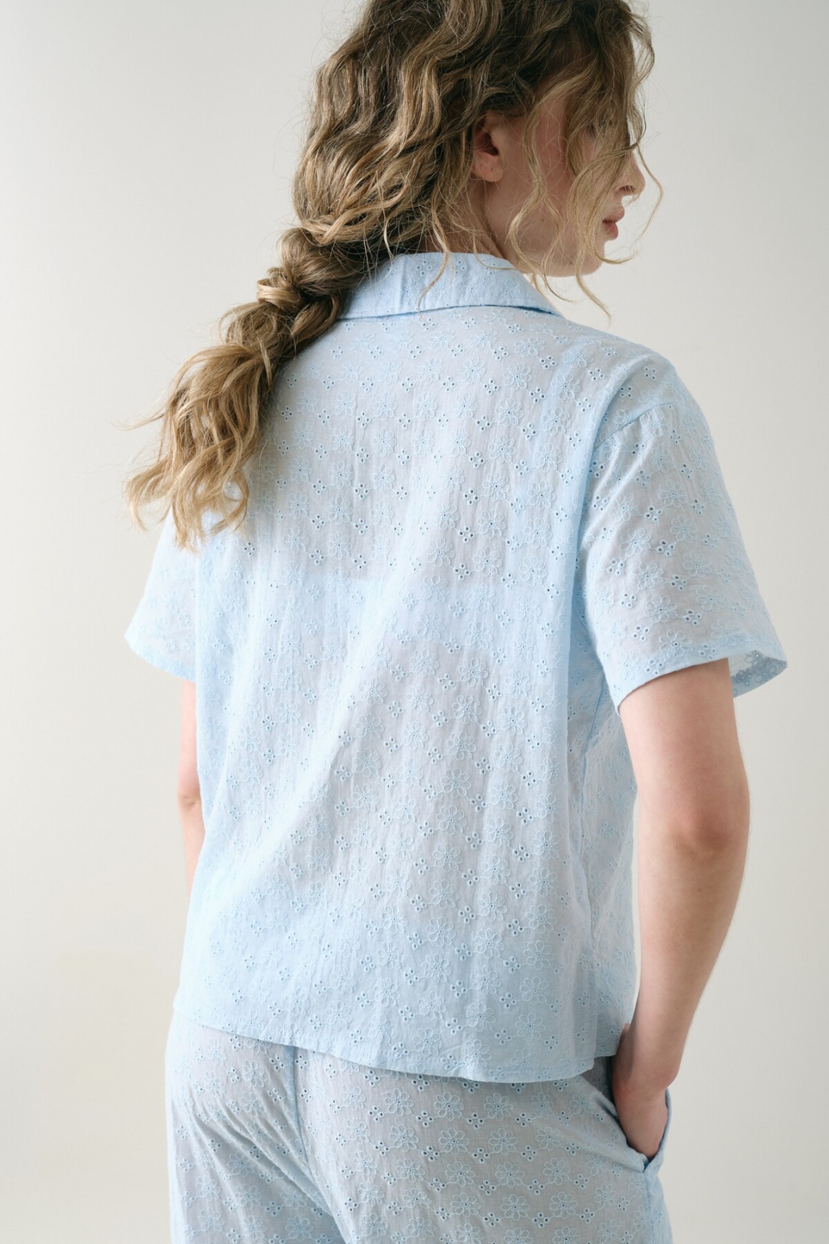 Camisa Manga Corta Broderie Celeste