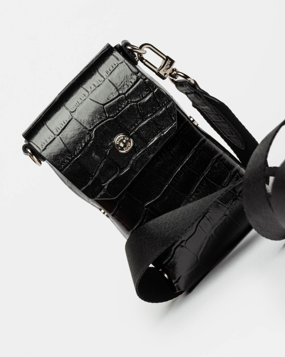 Porta celular Menorca en cuero grabado croco Negro