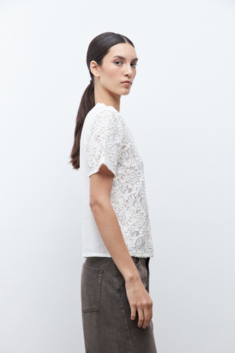 Blusa frente encaje bordado crudo