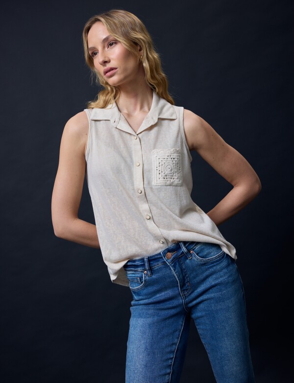 Blusa Detalle Crochet BEIGE CLARO