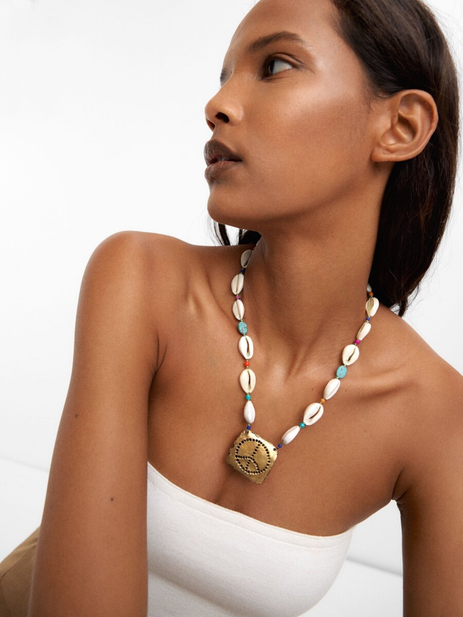 Collar Corto De Conchas Con Colgante multicolor