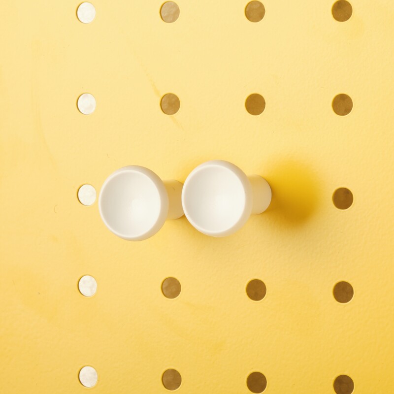 Gancho tipo botón para panel perforado pegboard metálico Blanco