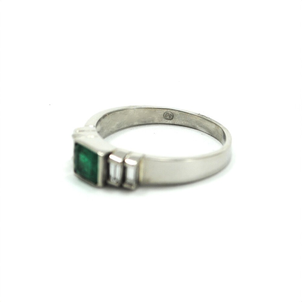 Anillo De Platino Con Esmeralda Y Brillantes Baguettes Anillo De Platino Con Esmeralda Y Brillantes Baguettes