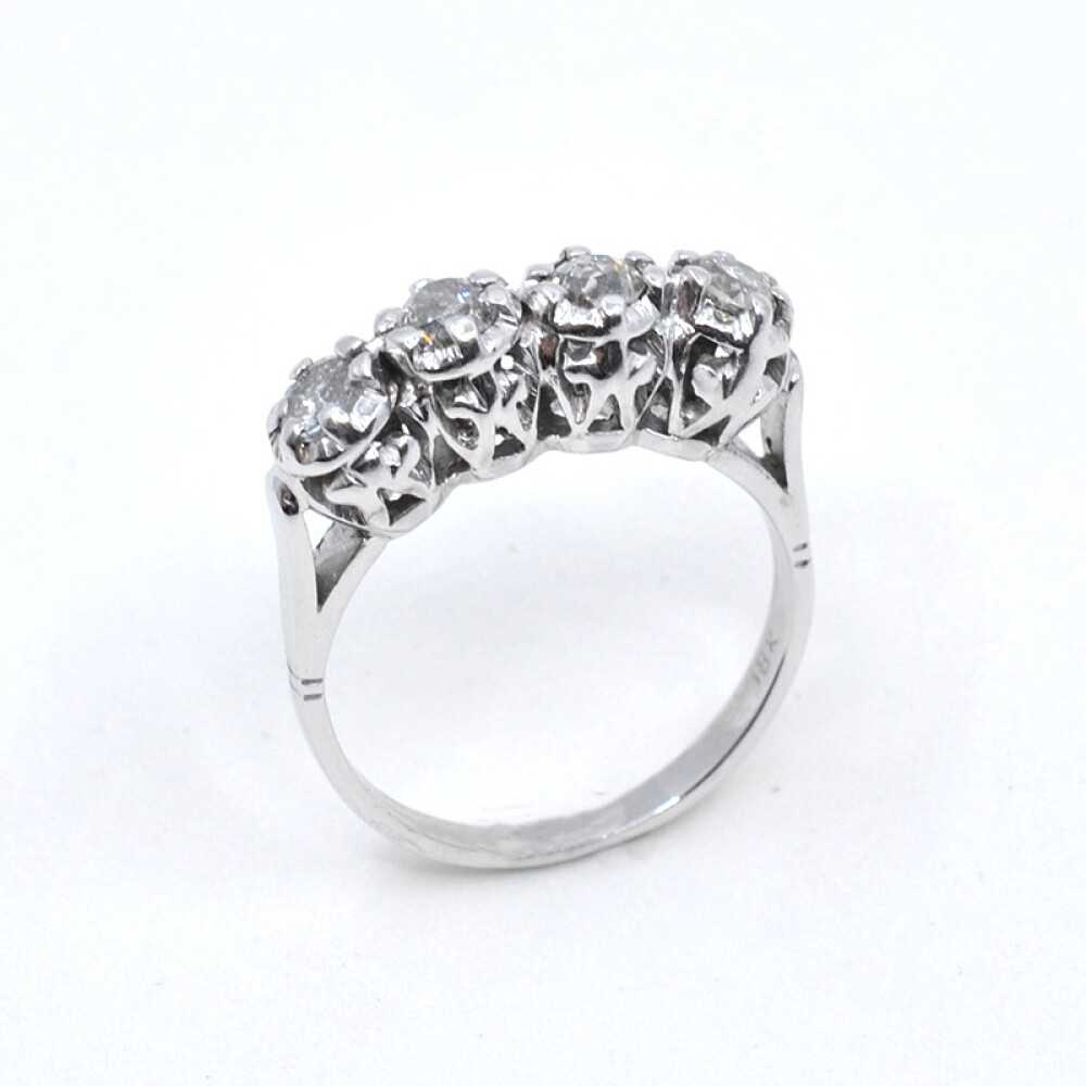 Anillo en oro blanco 18K con brillantes Anillo en oro blanco 18K con brillantes