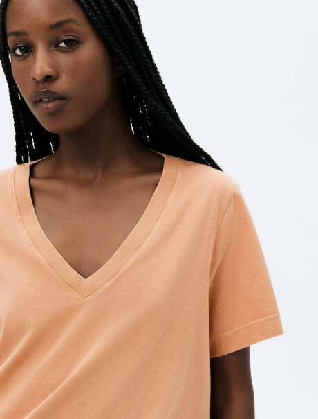 CAMISETA BÁSICA DE ALGODÓN ESCOTE EN V NARANJA