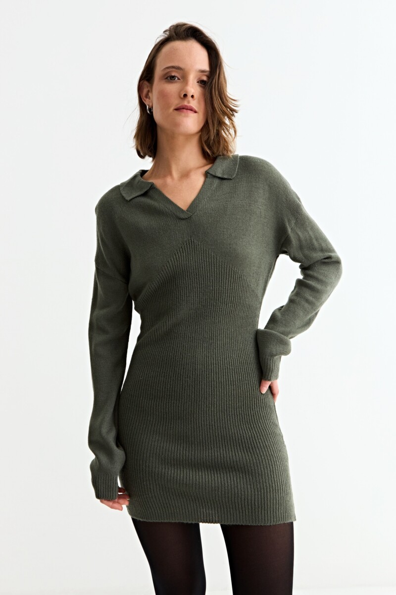 Vestido tejido cuello polo VERDE OLIVA