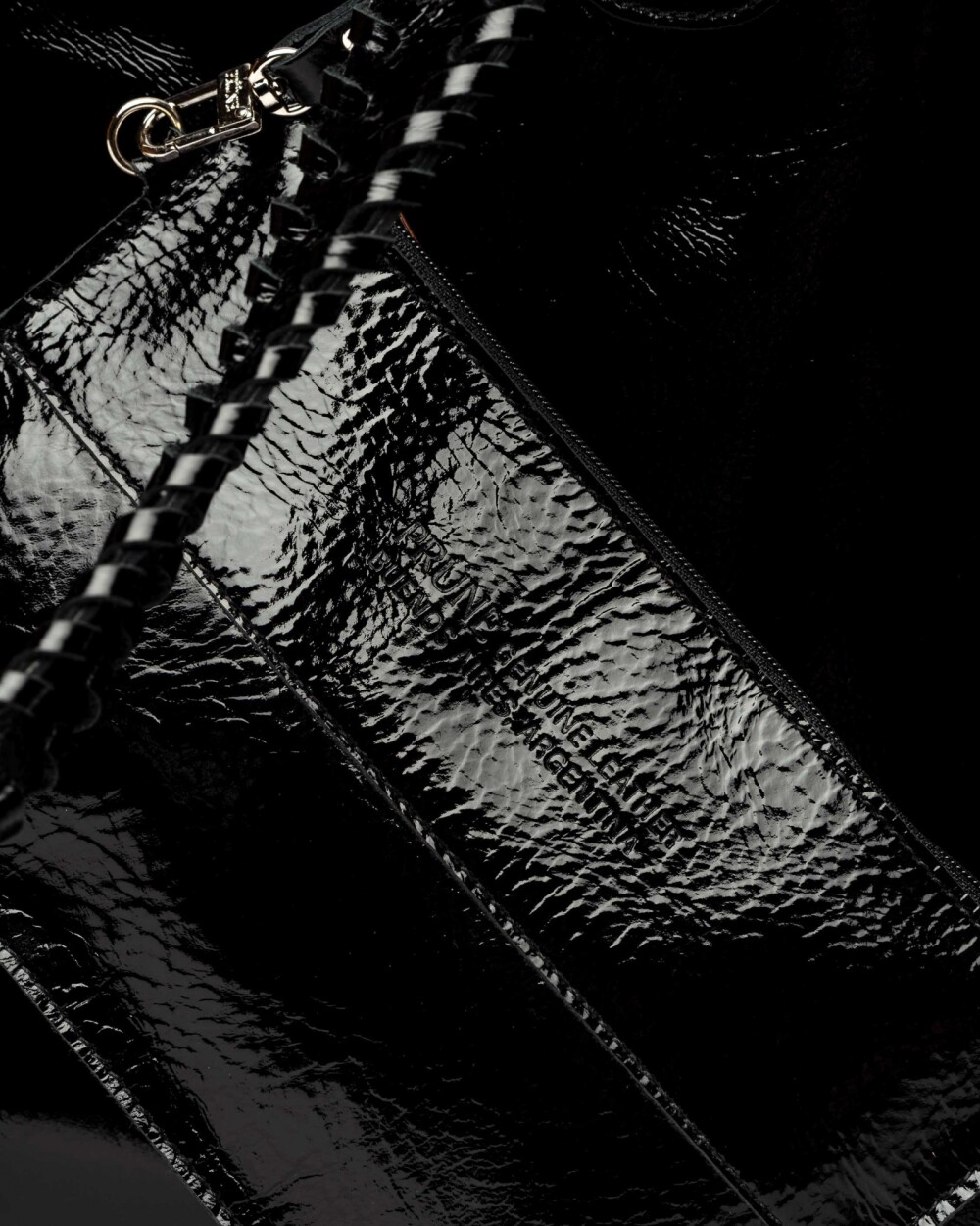 Shopper The Braided en cuero charol arrugado Negro