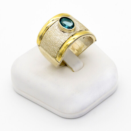 Anillo de plata 925, double en oro 18 ktes y circonia. Anillo de plata 925, double en oro 18 ktes y circonia.