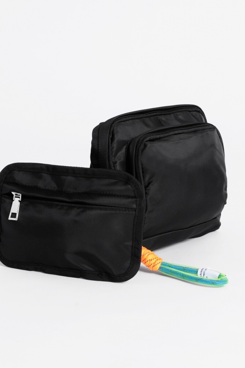 Mochila de tela con llavero y estuche negro