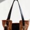 Cartera FILIPPA De Cuero Con Arte Pintada A Mano Negro Y Terra