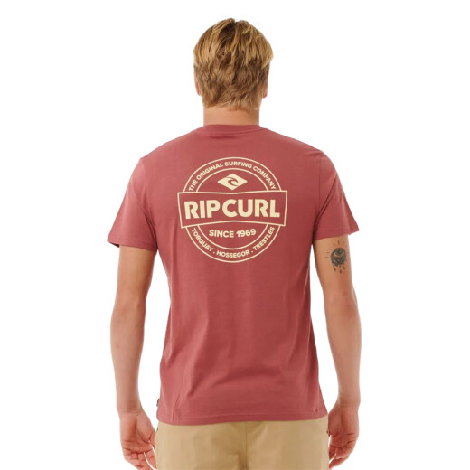 Remera Rip Curl Staple Tee - Rojo Remera Rip Curl Staple Tee - Rojo