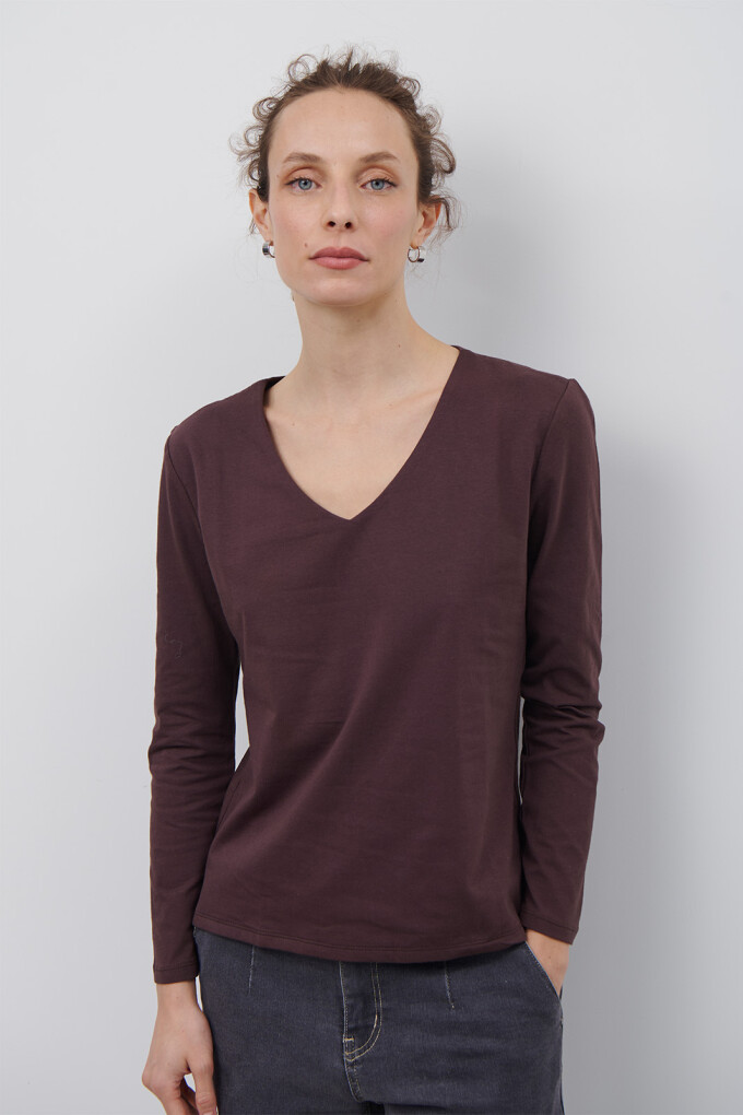 REMERA V M/LARGA MARRON