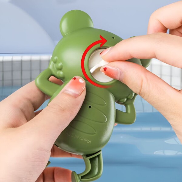 Juguete De Baño Rana Nadadora Con Movimiento Ducha Bebés Variante Color Verde