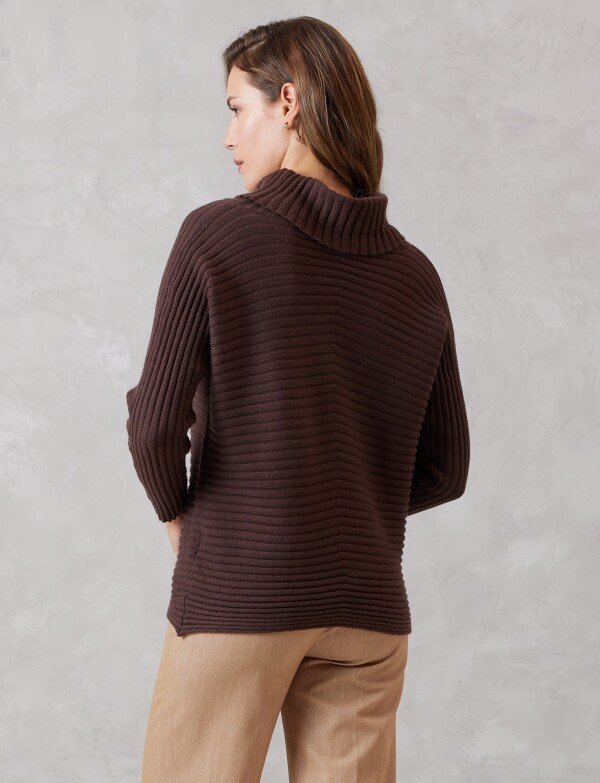 Buzo Acanalado Cuello Alto MARRON