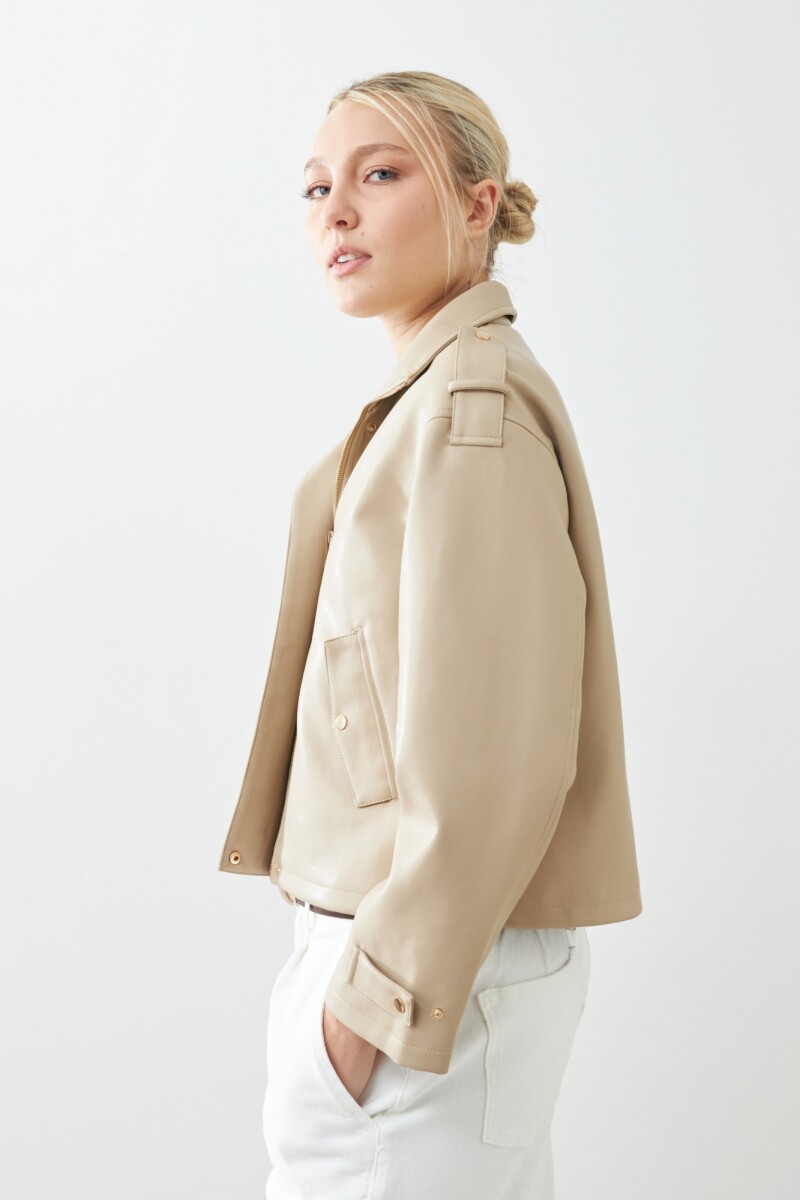 Chaqueta eco cuero beige