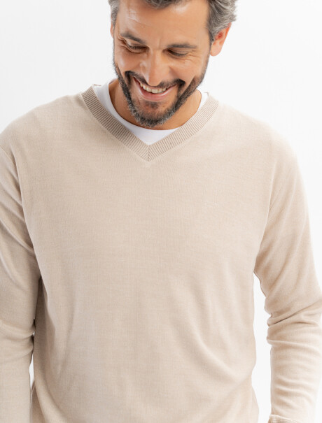 Buzo escote V Cedro beige