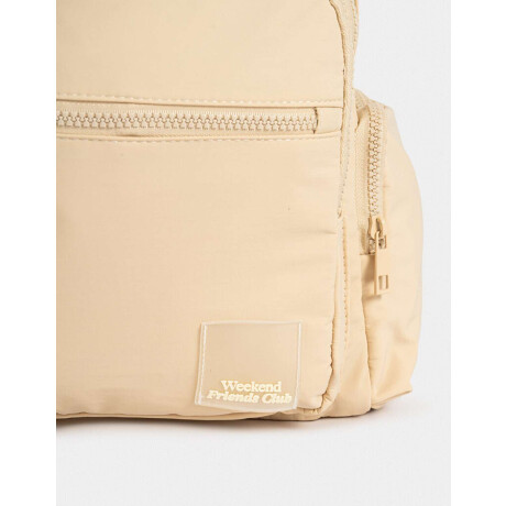 Mochila Urbana Con Charm Marron Beige