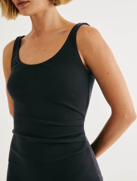 VESTIDO CORTO AJUSTADO NEGRO