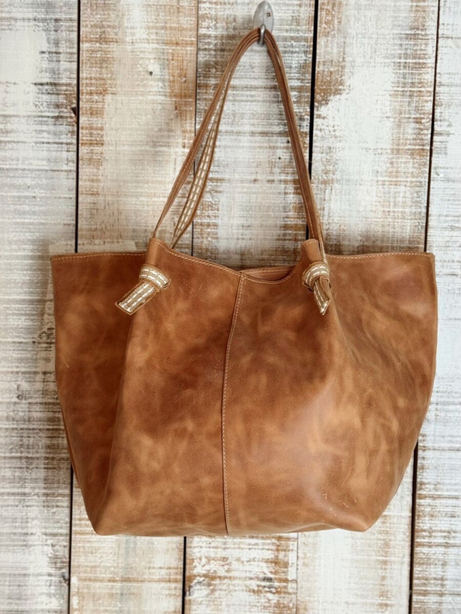 Josephine - Suela Nápoles 