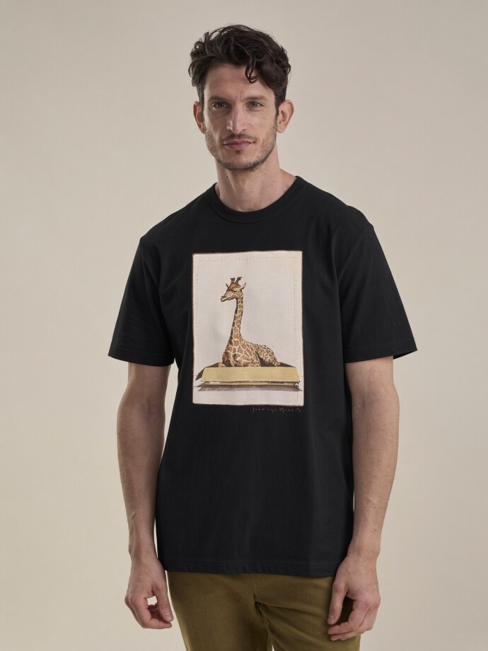 T-SHIRT ESTAMPA JIRAFA NEGRO