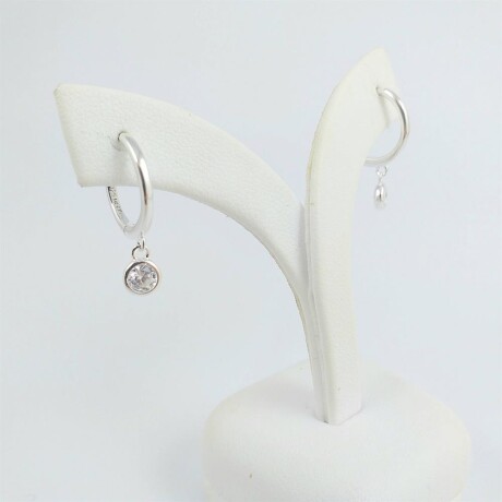 Aros de plata 925 con circonia colgante móvil. Aros de plata 925 con circonia colgante móvil.
