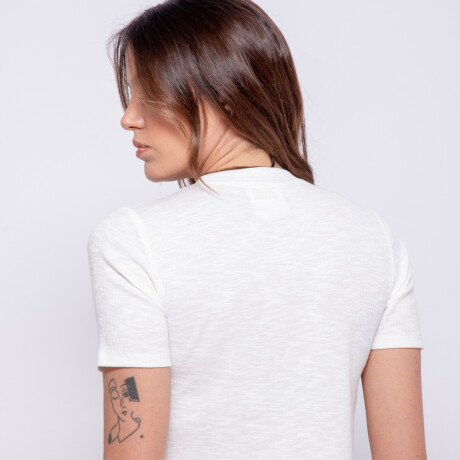 REMERA CRUX Vainilla