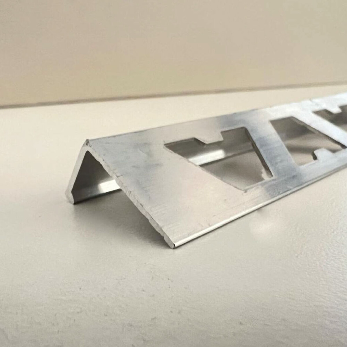 Varilla en L de Aluminio Natural de 10 mm 