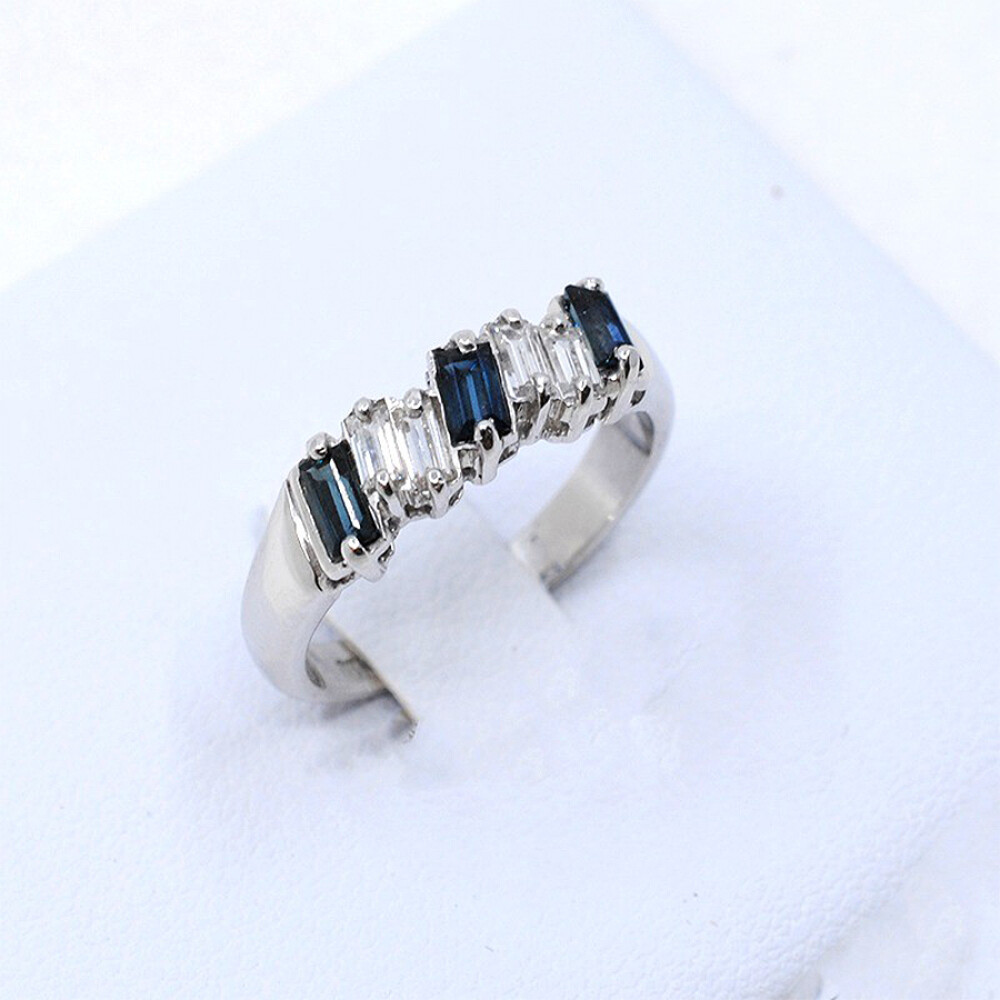 Anillo En Oro Blanco 18K, Brillantes Y Zafiros Anillo En Oro Blanco 18K, Brillantes Y Zafiros