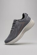 Calzado Deportivo. Gris