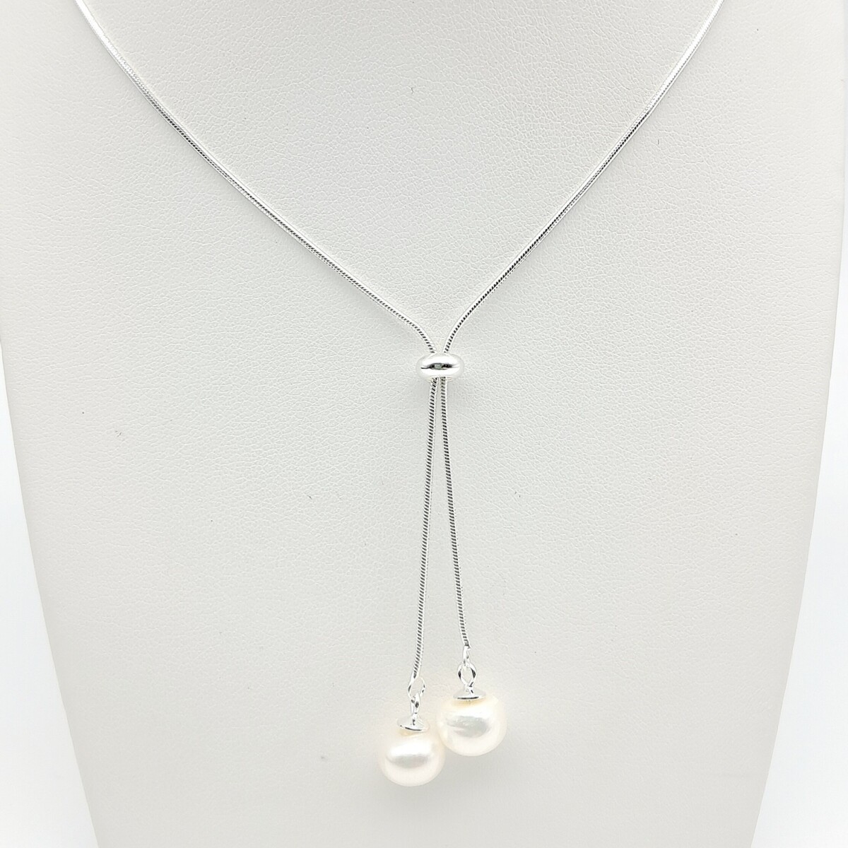 Corbatero de plata 925 con perlas de río. 