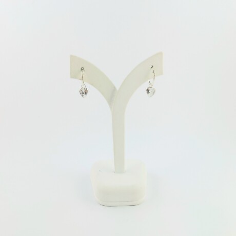 Par de aros en plata 925 con circonias en forma de corazón. Par de aros en plata 925 con circonias en forma de corazón.