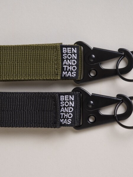 BOTEIN MOSQUETON VERDE MILITAR