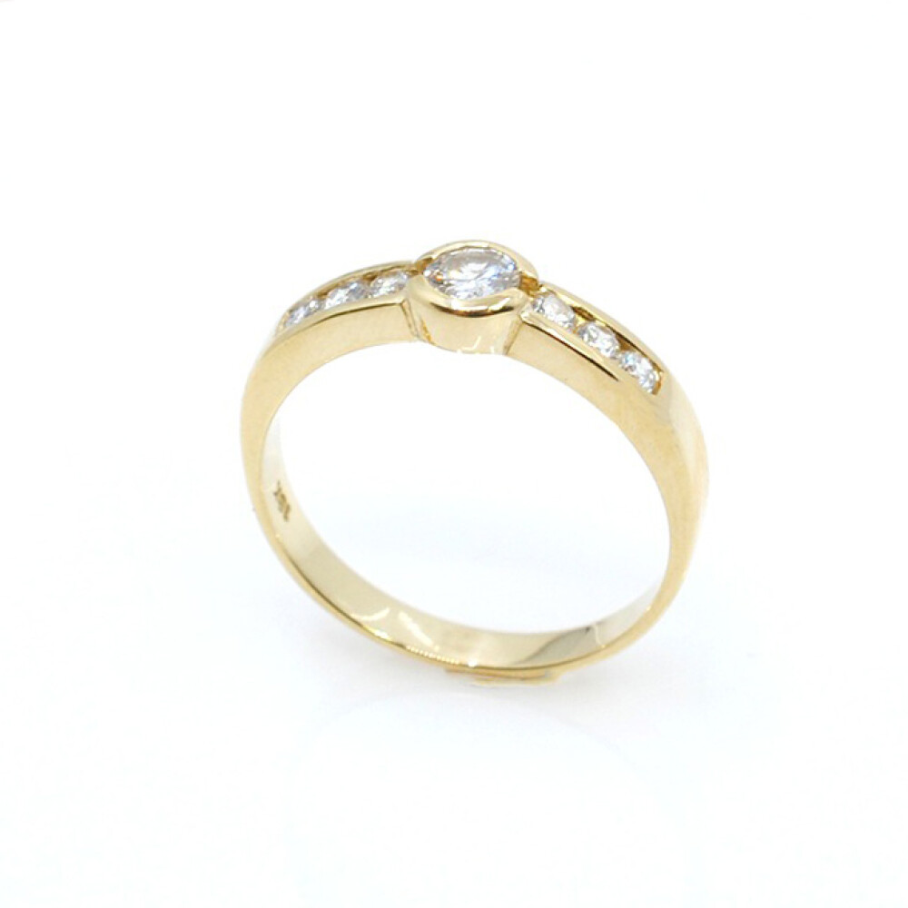Anillo en oro 18k amarillo y brillantes Anillo en oro 18k amarillo y brillantes