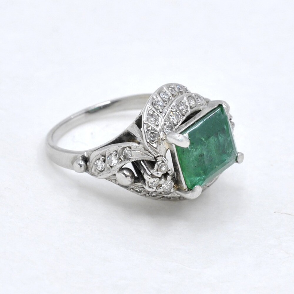 Anillo En Oro 18K, Esmeralda Y Brillantes Anillo En Oro 18K, Esmeralda Y Brillantes
