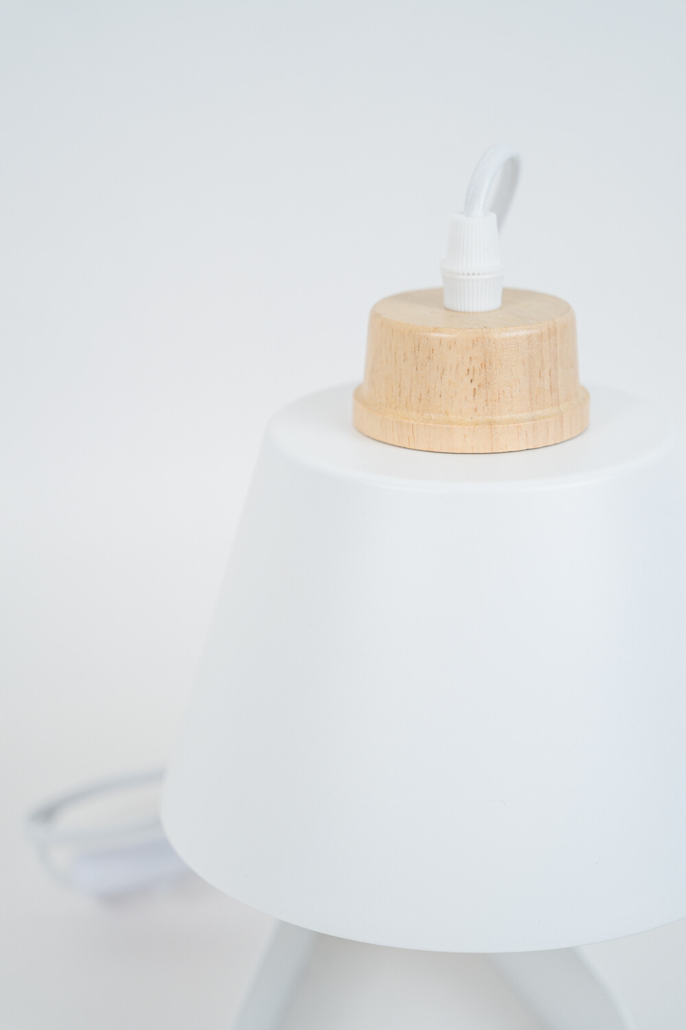 Lampara De Mesa Daelis Blanco