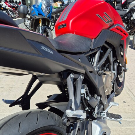Voge 300R Rojo
