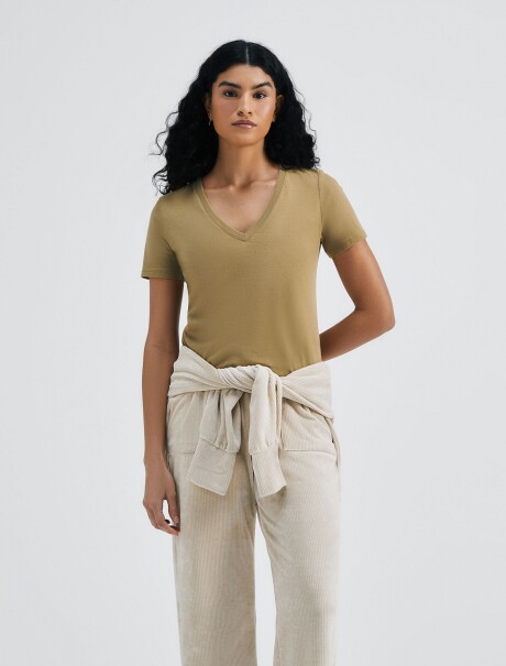 CAMISETA BÁSICA MANGA CORTA CUELLO EN V VERDE