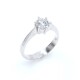 Anillo solitario en oro 18k blanco y brillante. Anillo solitario en oro 18k blanco y brillante.