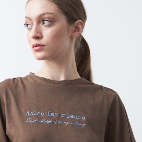 REMERA ALGARROBO Café