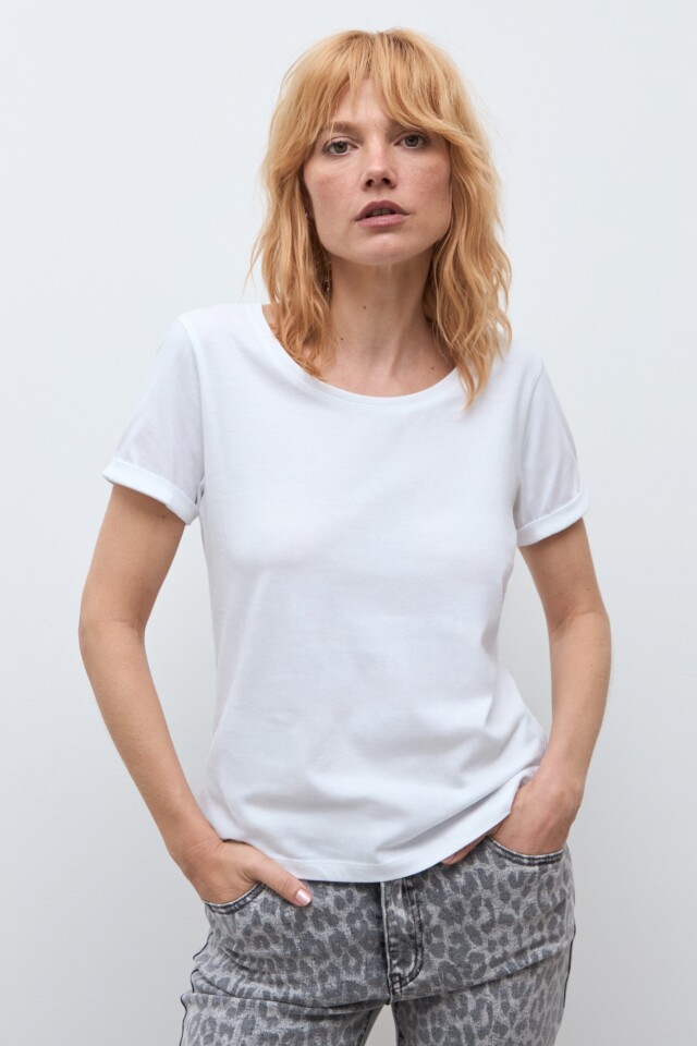Remera escote a la base blanco