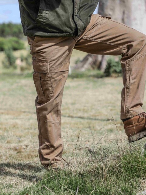 Pantalón cargo Beige