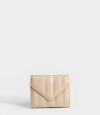 Billetera Puffy Con Solapa Marron Beige