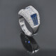 Anillo en oro 18k blanco, brillantes y zafiro carré. Anillo en oro 18k blanco, brillantes y zafiro carré.