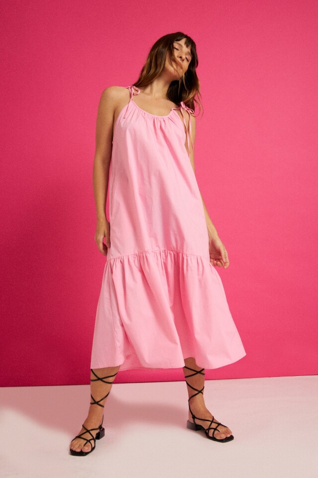 Maxi vestido con volado rosa