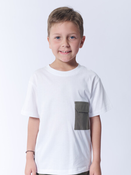 Remera Con Bolsillo Contraste Blanco Y Verde