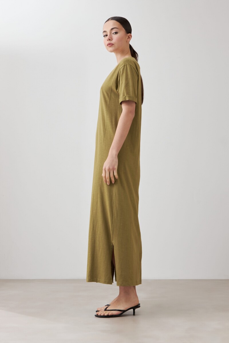 Vestido con costuras verticales y tajos laterales verde oliva